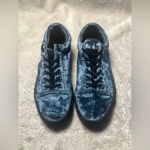Vans Old Skool sneakers in a crushed velvet Size Women’s 7.5
